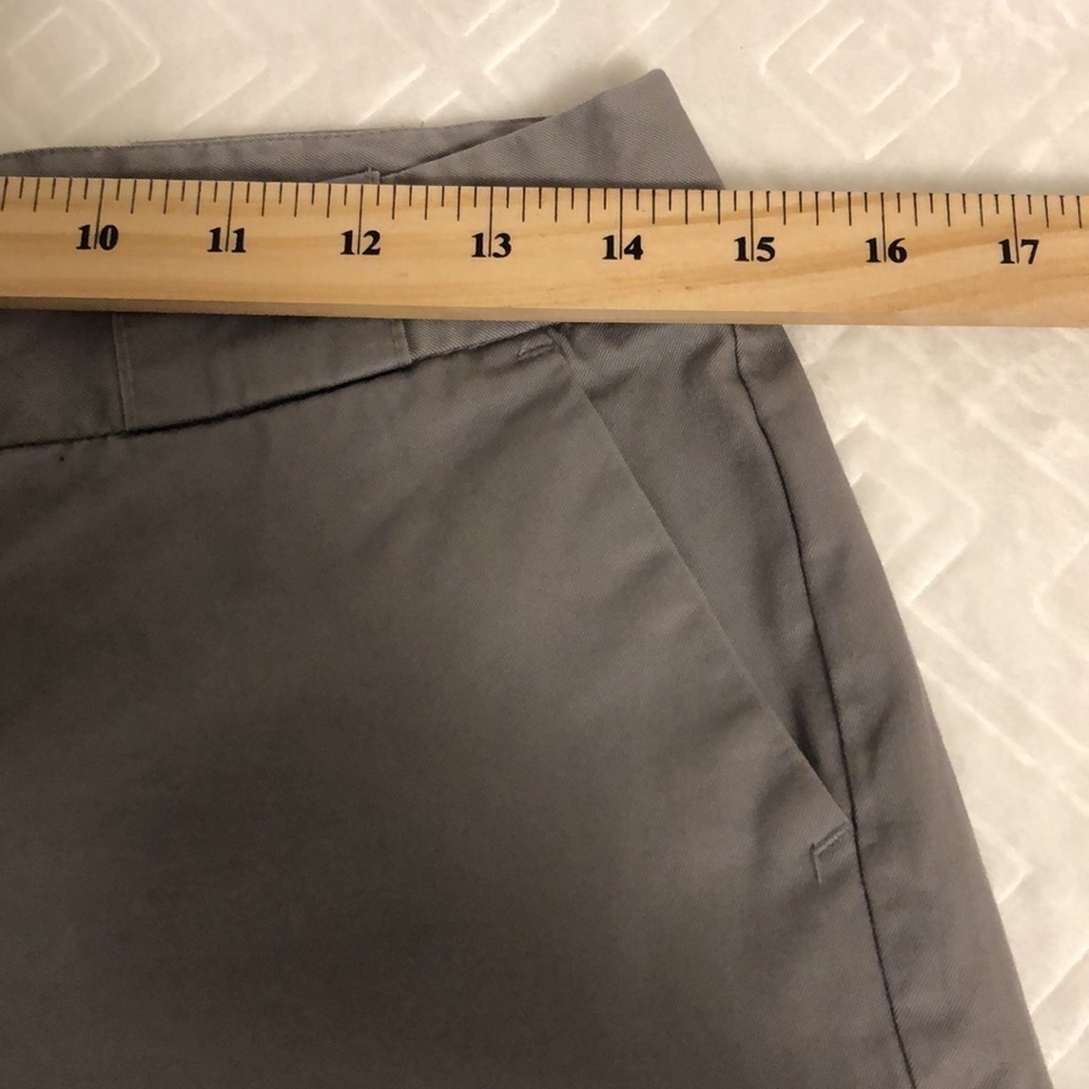 Super cute Banana Republic grey shorts with pockets everywhere! - Picture 9 of 9